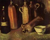 文森特威廉梵高 - 有四个石瓶、烧瓶和白杯子的静物